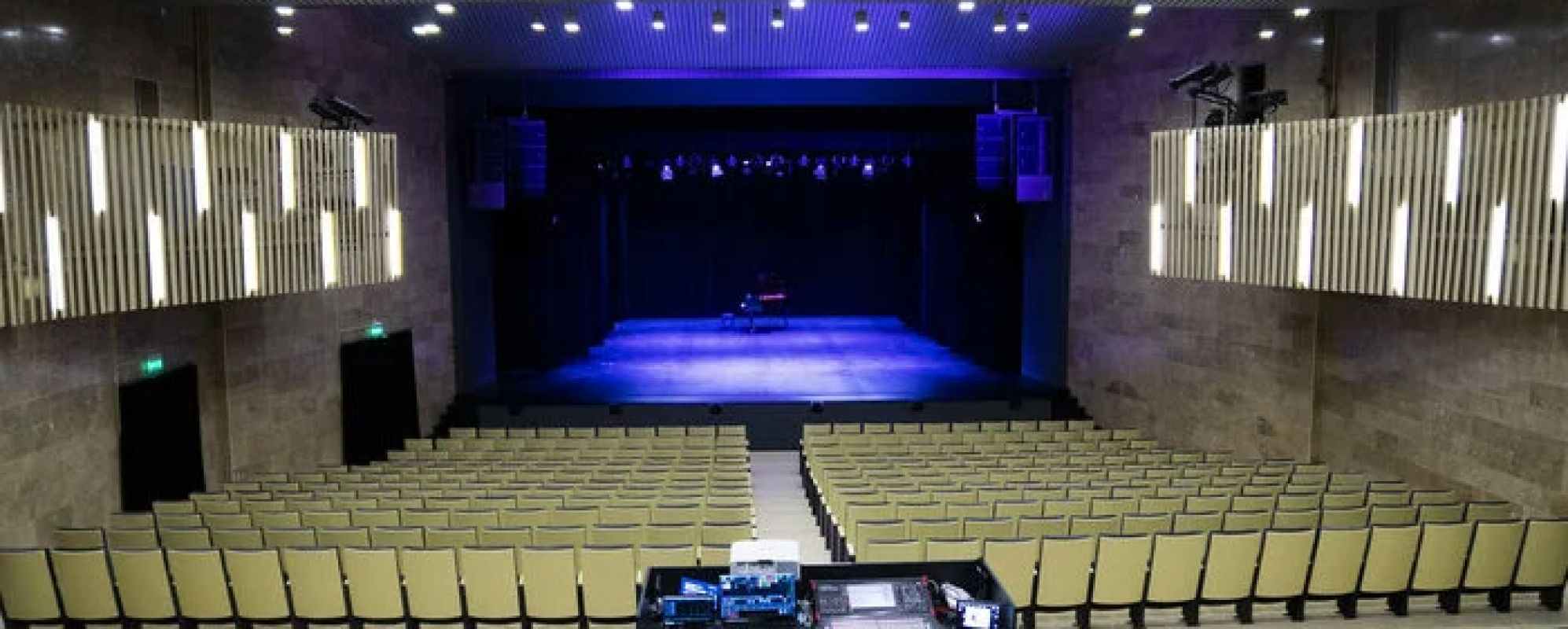 Фотографии концертного зала ДК Капотня Театральный зал