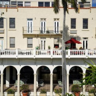 Фотография гостиницы Palm Beach Historic Hotel with Juliette Balconies!