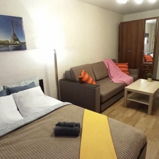 Фотография квартиры Диван и чемодан на улице Дуси Ковальчук 185Б