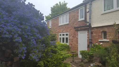 Фотография гостевого дома The Coach House Holiday Cottage, Southport