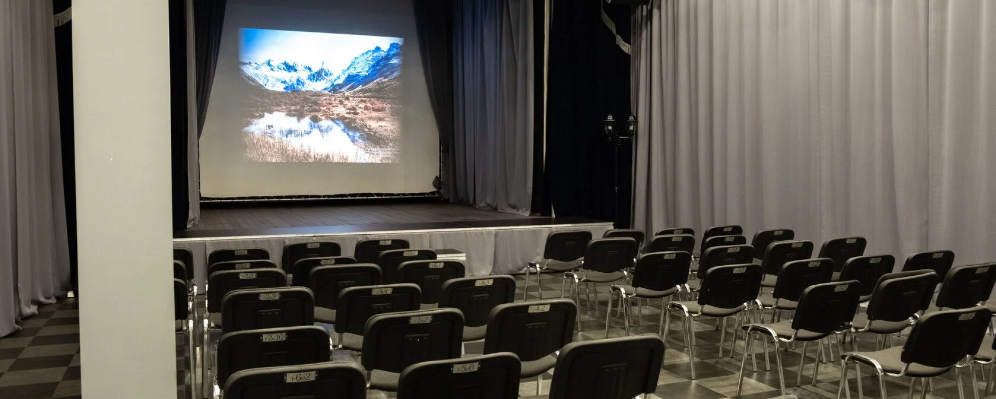 Фотографии конференц-зала Дом с Колесом