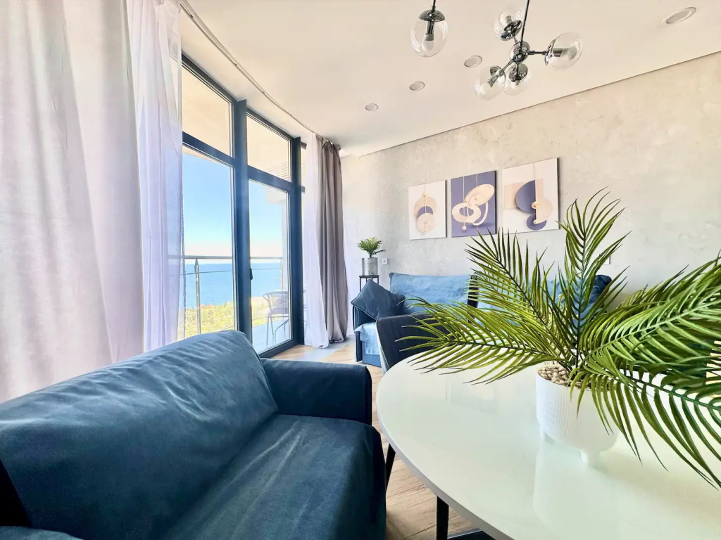 Фотография квартиры Апартаменты с отдельной спальней LS-Lux-Soft Blue с видом на море и горы с 10 этажа