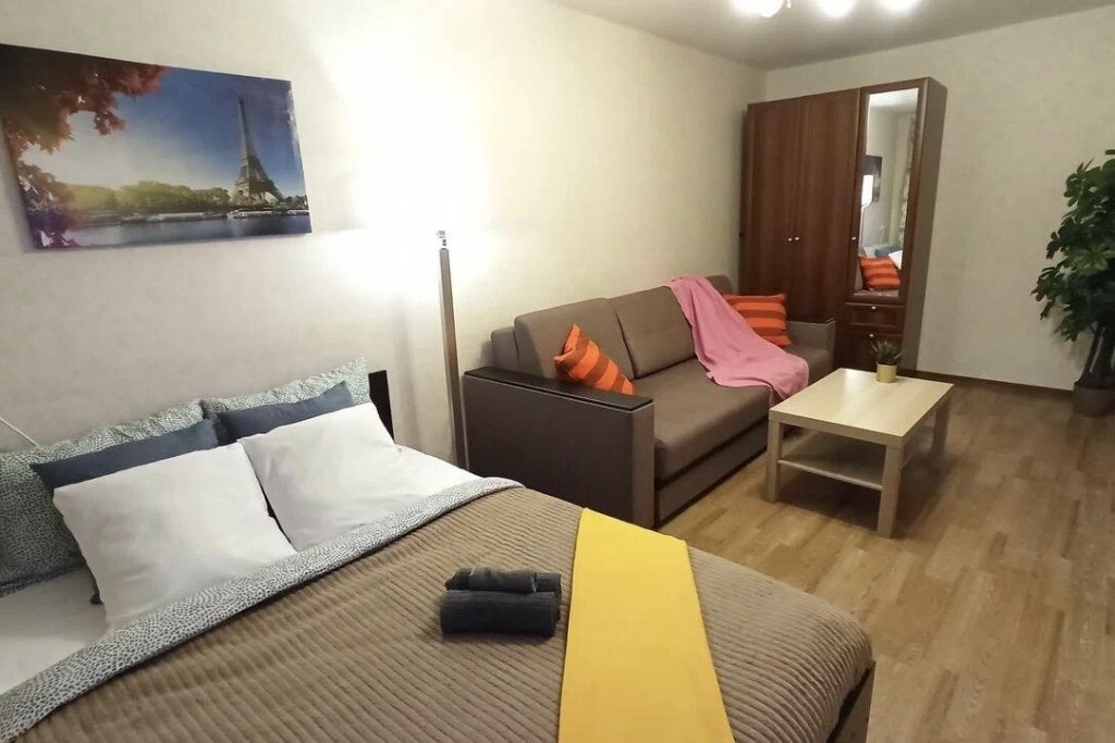 Фотография квартиры Диван и чемодан на улице Дуси Ковальчук 185Б