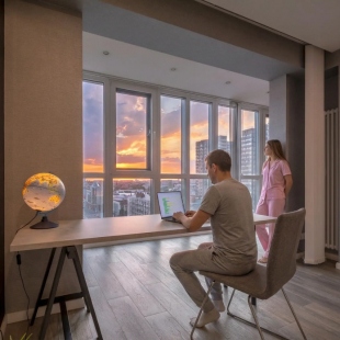 Фотография квартиры Апартаменты с панорамным видом: наслаждайтесь закатами в центре города рядом с ТРЦ «Галерея»