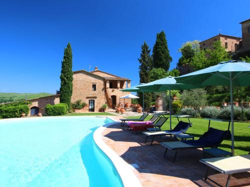 Фотография гостевого дома Pleasing Farmhouse in Montalcino with Swimming Pool