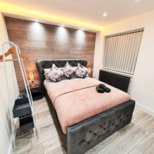 Фотография гостевого дома Luxurious *5 Bedroom House*In Center Of Birmingham