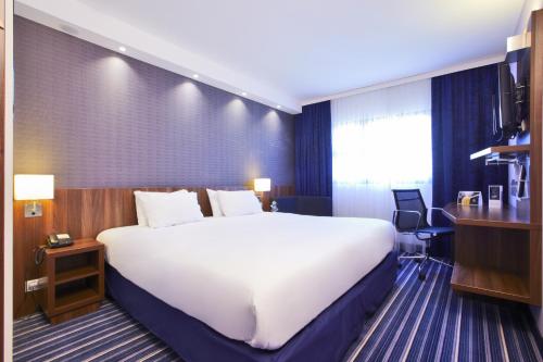 Фотография гостиницы Kyriad Marseille Provence - Aéroport