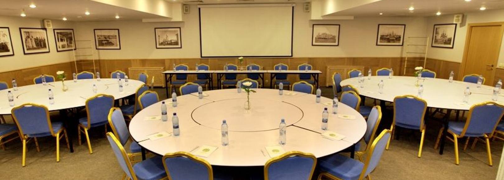 Фотография конференц-зала Конференц-зал (в гостинице)