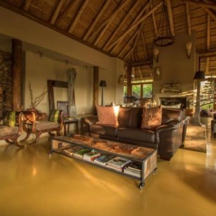 Фотография гостиницы Etali Safari Lodge