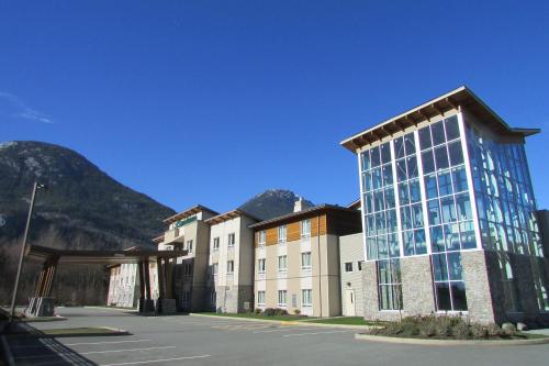 Фотография гостиницы Sandman Hotel and Suites Squamish