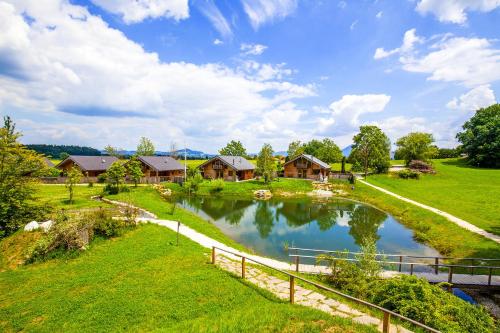 Фотография гостевого дома Bayern Chalets
