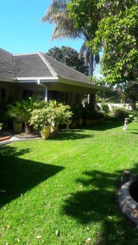 Фотографии гостевого дома 
            Beautiful 2-Bedroomed Guest Cottage in Harare