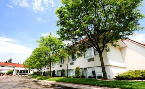 Фотография мотеля Adam's Airport Inn