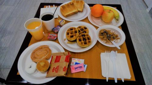 Фотография гостиницы Oak Tree Inn & Suites