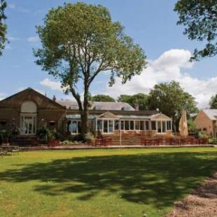 Фотографии гостиницы
B/W Normanton Park Hotel