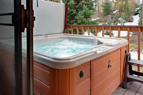 Фотография гостевого дома Divide View Townhome