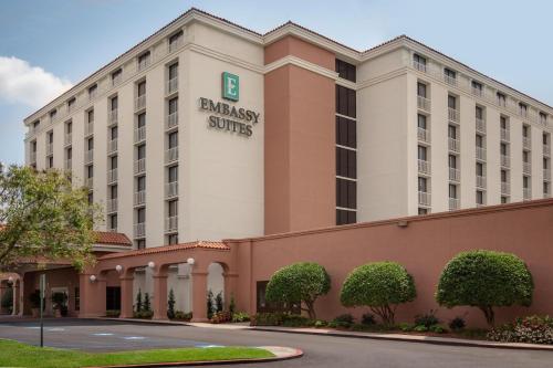Фотография гостиницы Embassy Suites Baton Rouge