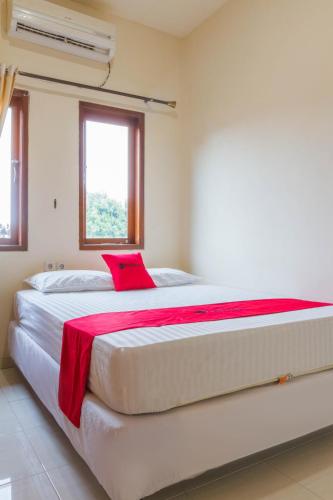 Фотография гостиницы RedDoorz near Pasar Pagi Cirebon 2