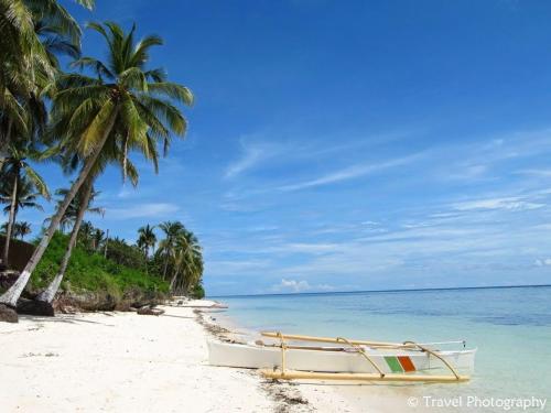 Фотография гостиницы Cabagnow Seaside Resort