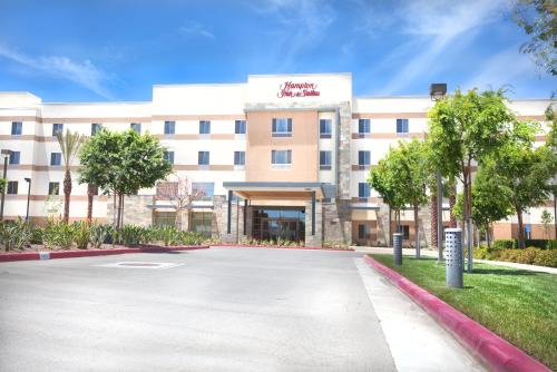 Фотография гостиницы Hampton Inn & Suites Riverside/Corona East