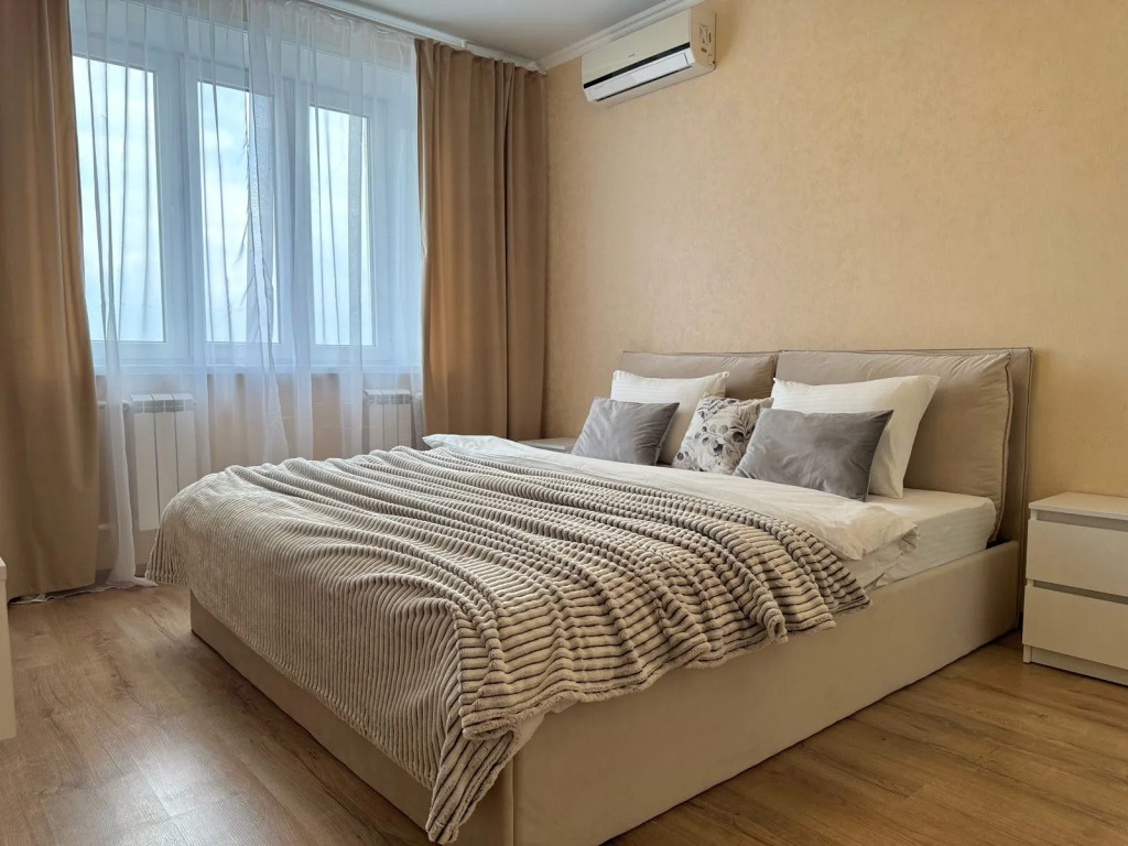 Фотография квартиры Апартаменты Аврора ул. Розы Люксембург 33, двухкомнатные, 13 этаж