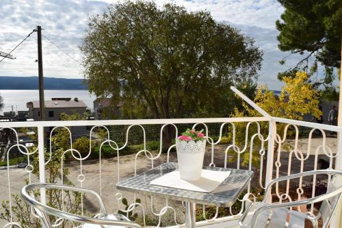 Фотография гостевого дома Apartments by the sea Duce, Omis - 946