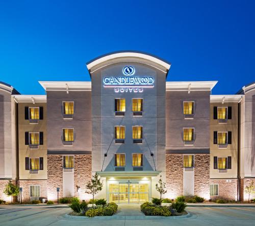 Фотография гостиницы Candlewood Suites - Baton Rouge - College Drive, an IHG Hotel