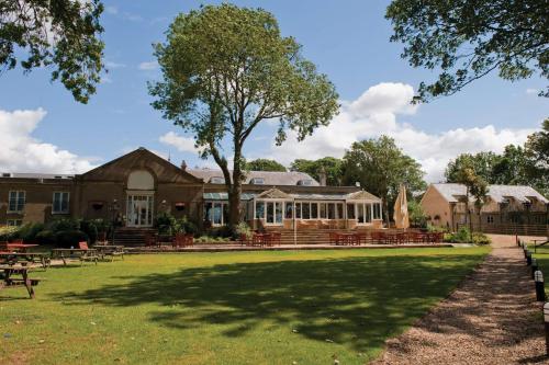 Фотография гостиницы B/W Normanton Park Hotel