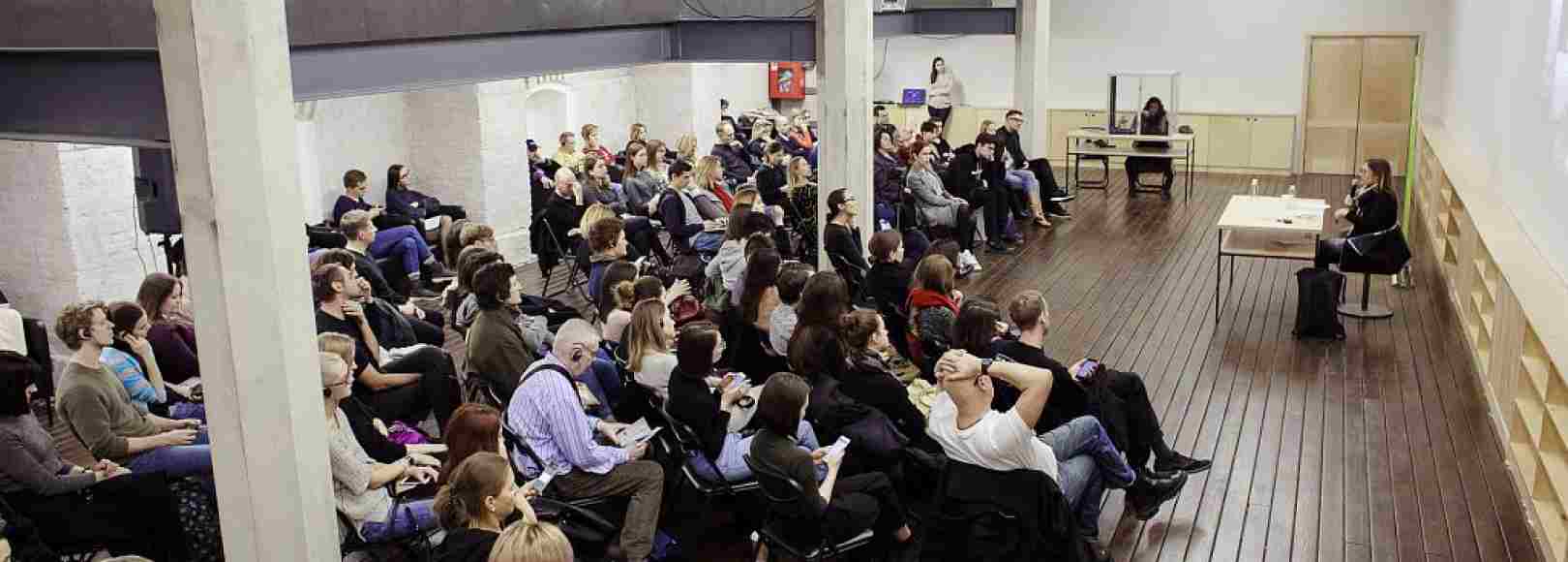 Фотография конференц-зала ЦСИ ВИНЗАВОД Винтажный зал