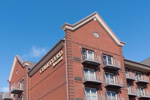 Фотография гостиницы Courtyard by Marriott Holland Downtown