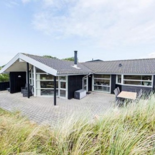 Фотография гостевого дома Holiday home Henne LXX