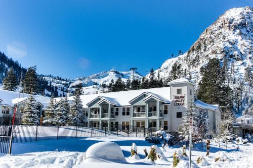 Фотография гостевого дома Ski-In Ski-Out Squaw Valley Lodge Slopeside Townhome
