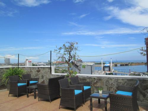 Фотографии гостиницы 
            Kenari Tower Hotel