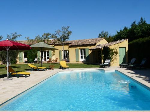 Фотография гостевого дома Agréable villa familiale avec piscine chauffée, grand jardin, située proche du centre du village de Mouriès au coeur des Alpilles, 10 personnes, LS1-140 Baguie Roso