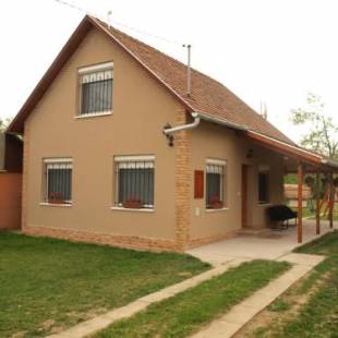 Фотографии гостевого дома
Kevikincses Vendégház