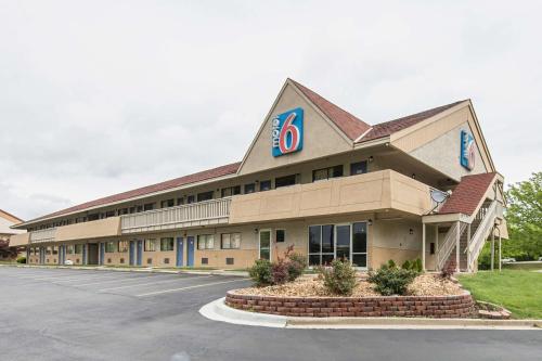 Фотография гостиницы Motel 6-Overland Park, KS
