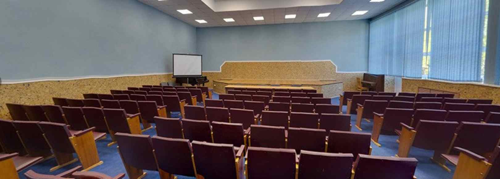 Фотография конференц-зала Актовый зал на 200 человек