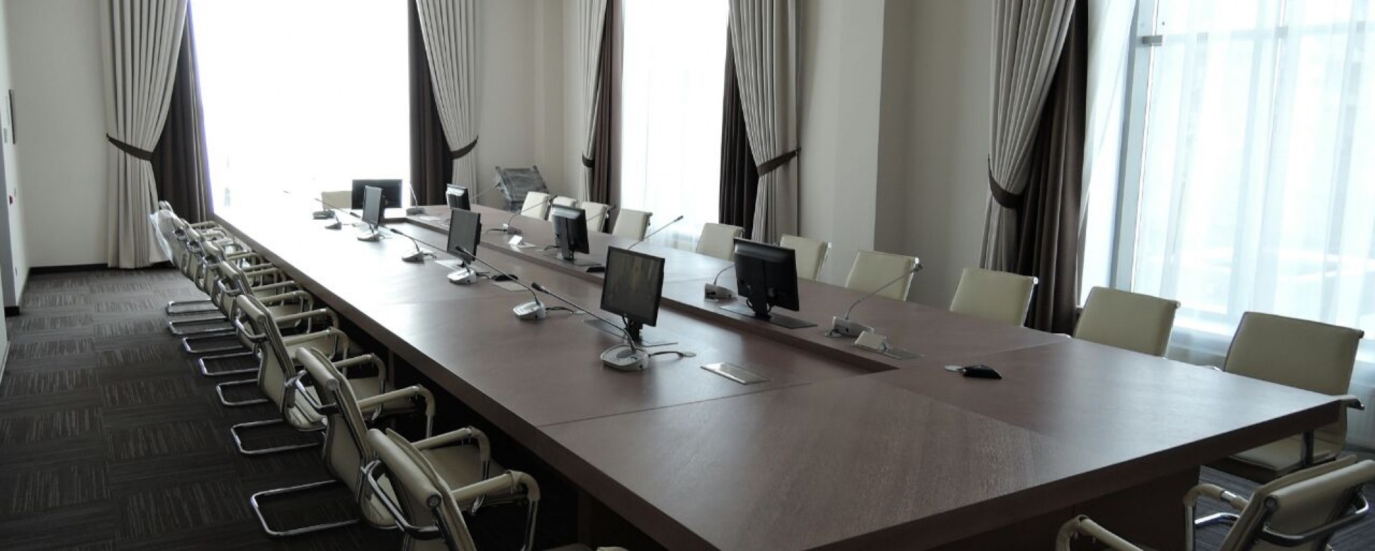 Фотографии конференц-зала Сессия