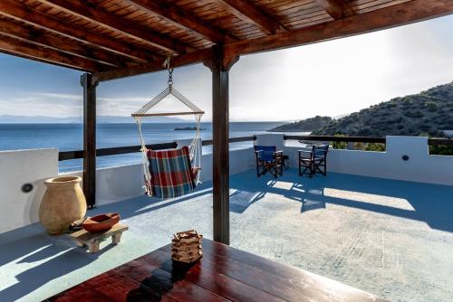 Фотография гостевого дома Saronic Seafront