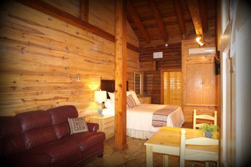 Фотография гостевого дома Wimberley Log Cabins Resort and Suites- Unit 2