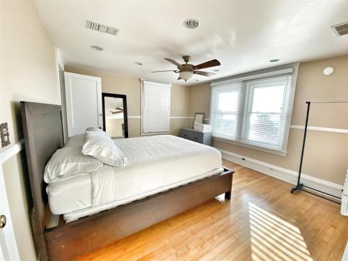 Фотографии гостевого дома
Mayor's Manor; Historic Downtown Mansion