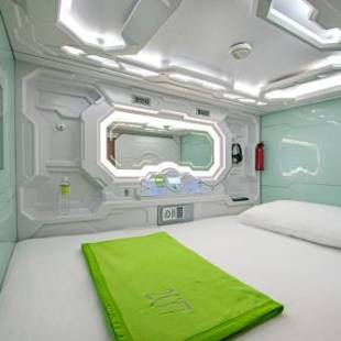 Фотографии хостела 
            Whiz Capsule Hotel Grand Bromo