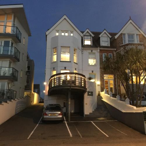 Фотографии гостиницы 
            The White House Hotel