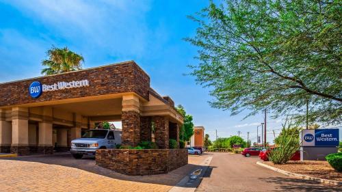Фотография гостиницы Best Western Tucson Int'l Airport Hotel & Suites
