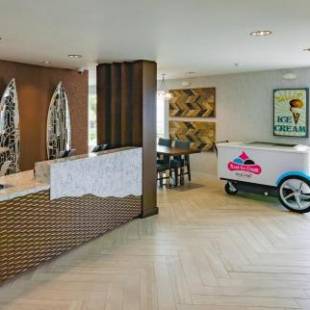 Фотографии гостиницы
SeaCrest Oceanfront Hotel