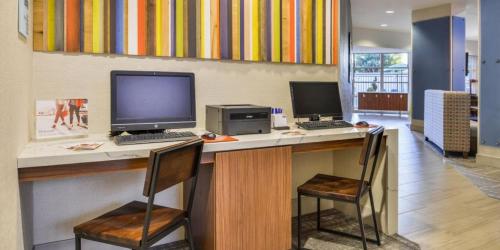 Фотография гостиницы Holiday Inn Express Hotel & Suites Elk Grove Ctrl - Sacramento S, an IHG Hotel