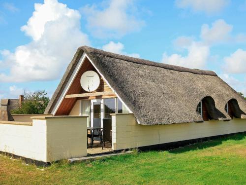 Фотография гостевого дома Two-Bedroom Holiday home in Svenshögen