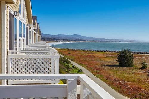 Фотография гостиницы Beach House Half Moon Bay