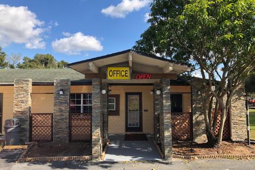 Фотография гостиницы OYO Superior Budget Inn Bartow