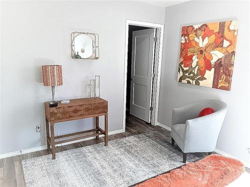 Фотография гостевого дома Private Bedroom Suite Communal House near Integris